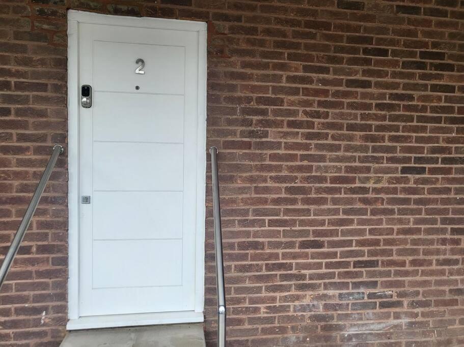 Entire Reigate Apartment Hosted By Pius Exterior foto
