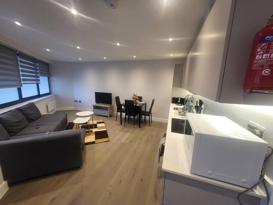 Entire Reigate Apartment Hosted By Pius Exterior foto