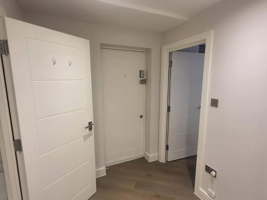 Entire Reigate Apartment Hosted By Pius Exterior foto
